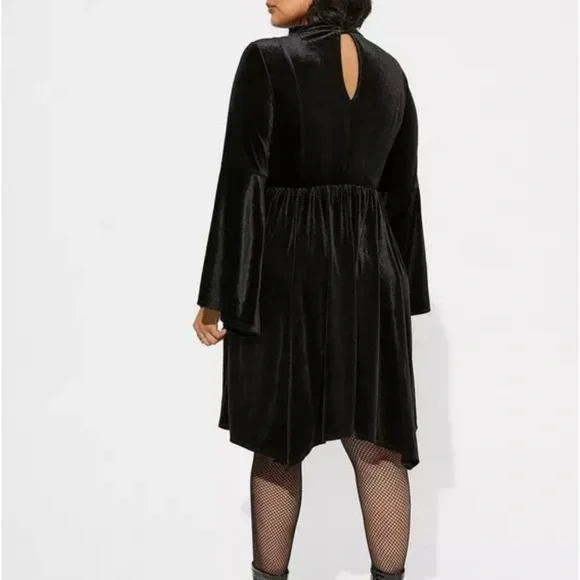 Torrid Black Velvet Flare Sleeve Lace Up Stretch 
Witchy Goth Midi Dress. - Picture 3 of 13